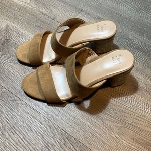 Women’s heeled sandals